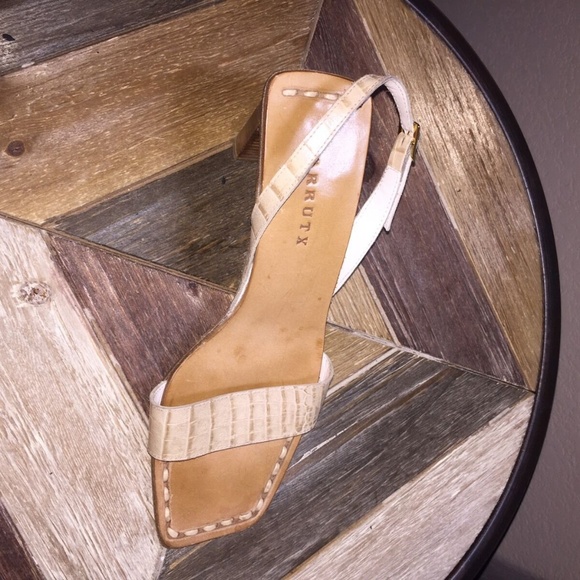 Farrtux  Women’s Ankle Sandals Sz. 7 - Picture 5 of 8